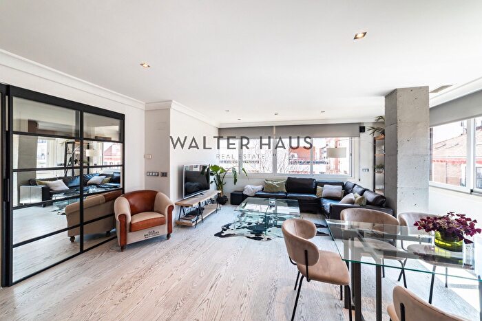Piso en venta en Barrio de Salamanca, Castellana de 3 habitaciones