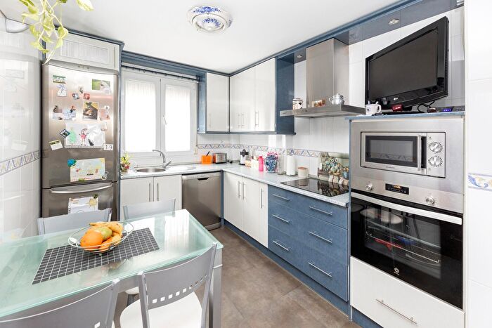 Casas en venta y pisos alquiler - 3