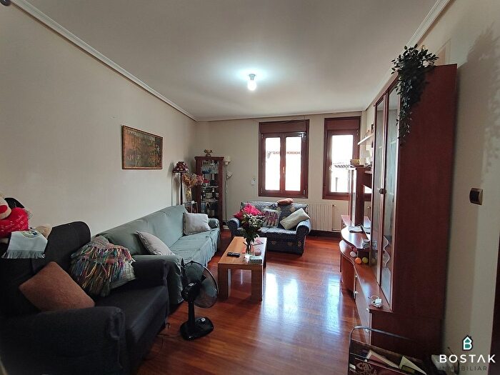 Casas en venta y pisos alquiler - 3