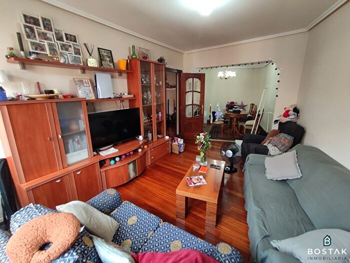 Casas en venta y pisos alquiler - 1