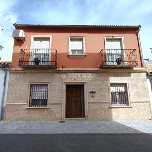 Casas en venta y pisos alquiler - 1