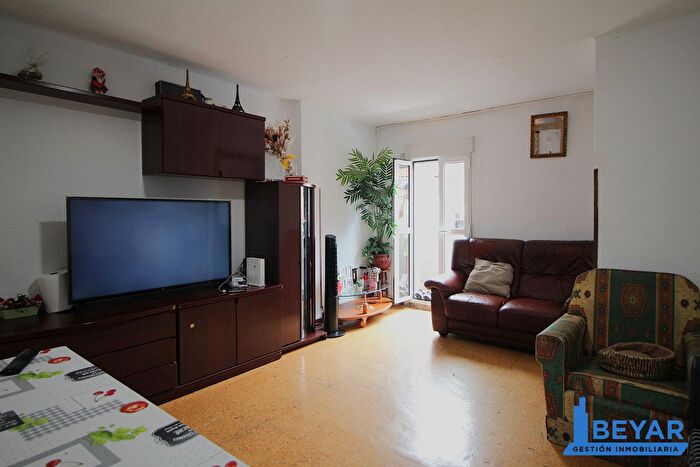 Casas en venta y pisos alquiler - 1