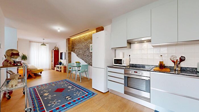Casas en venta y pisos alquiler - 1