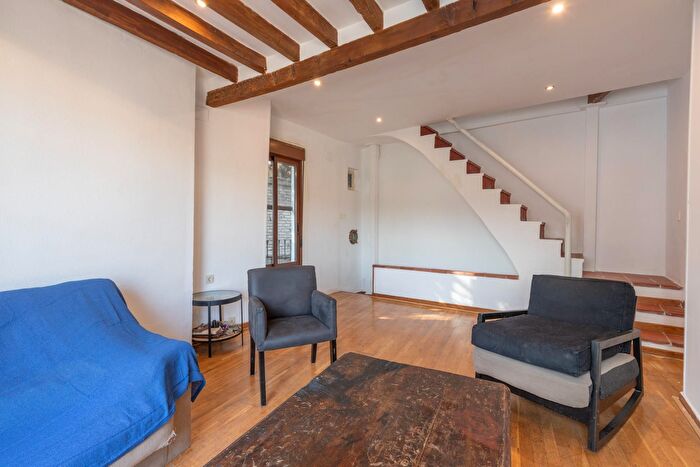 Casas en venta y pisos alquiler - 3