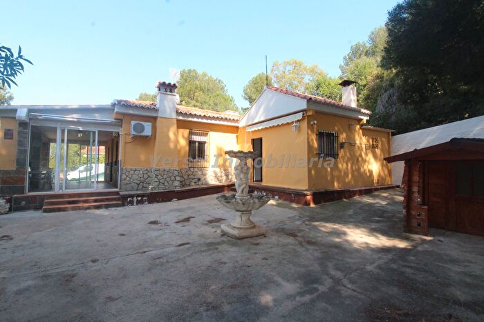 Casa en venta en Villaverde, Los Rosales de 3 habitaciones