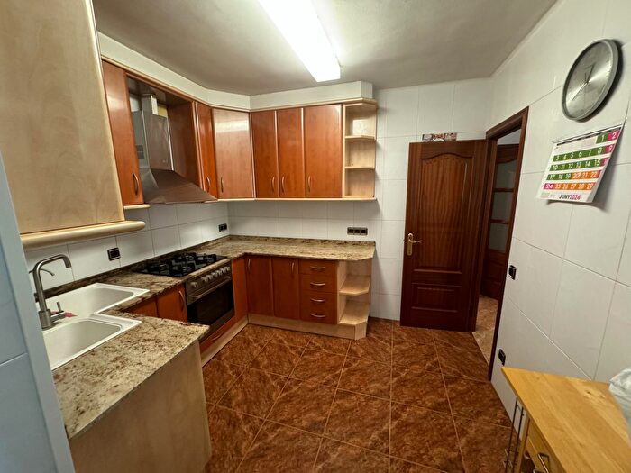Casas en venta y pisos alquiler - 3