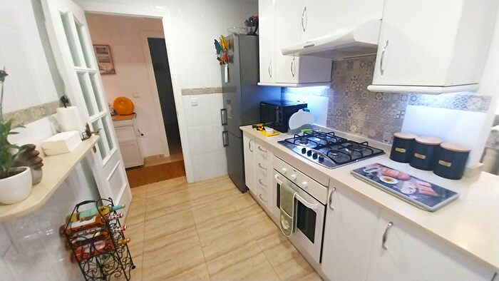 Casas en venta y pisos alquiler - 3