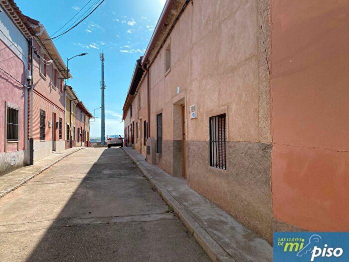 Casas en venta y pisos alquiler - 1