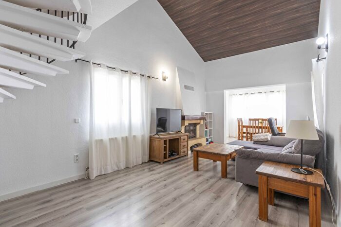 Casas en venta y pisos alquiler - 1
