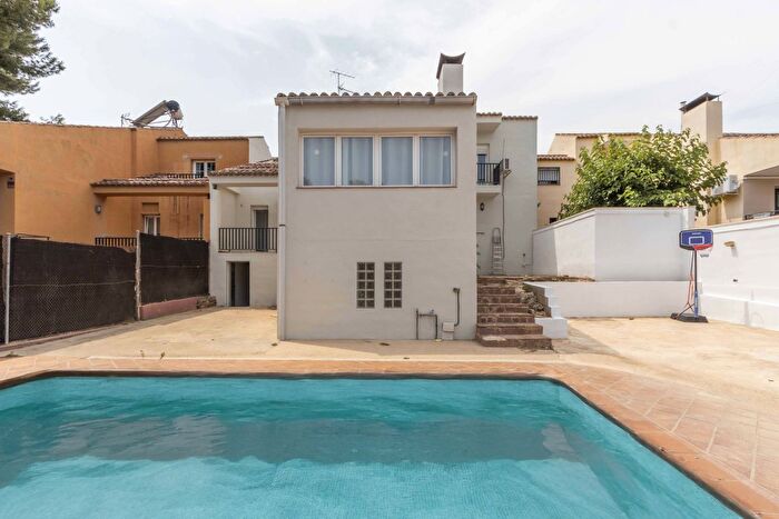 Casas en venta y pisos alquiler - 3