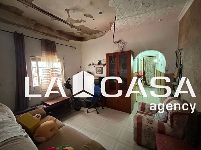 Casas en venta y pisos alquiler - 1