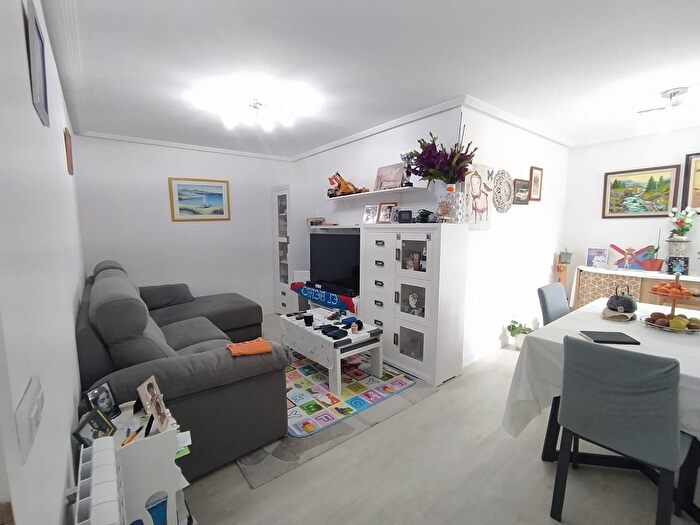 Casas en venta y pisos alquiler - 1