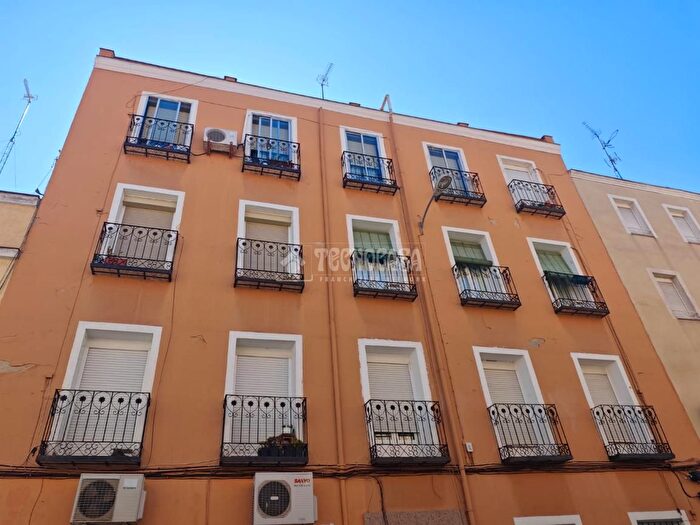 Casas en venta y pisos alquiler - 1
