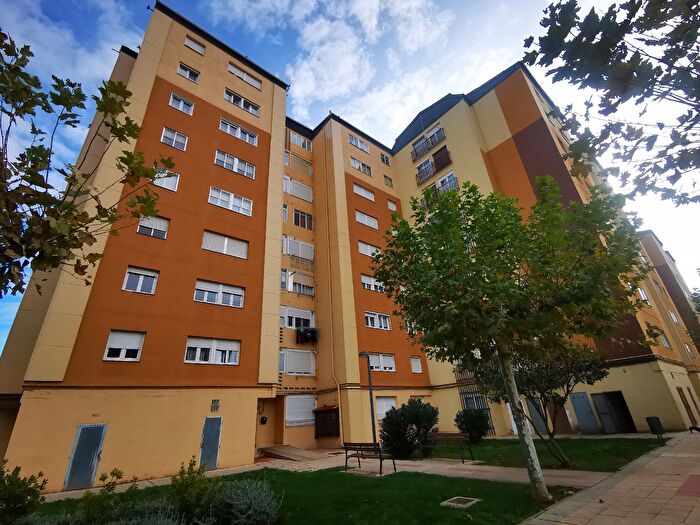 Piso en alquiler en Villamuriel de Cerrato, Palencia de 3 habitaciones