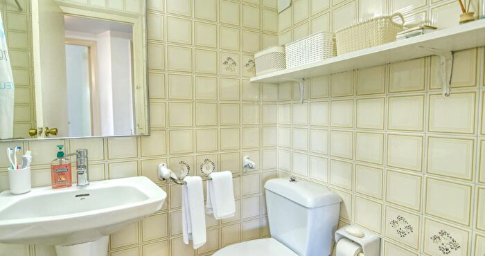 Casas en venta y pisos alquiler - 3