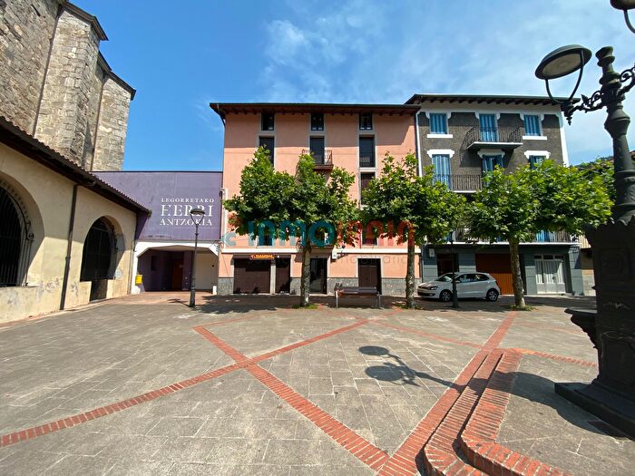 Casas en venta y pisos alquiler - 1