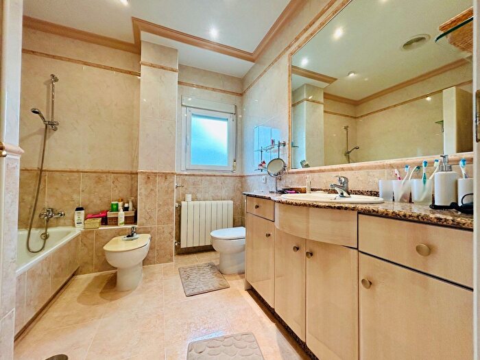 Casas en venta y pisos alquiler - 3