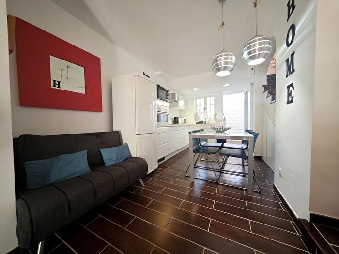 Casas en venta y pisos alquiler - 3