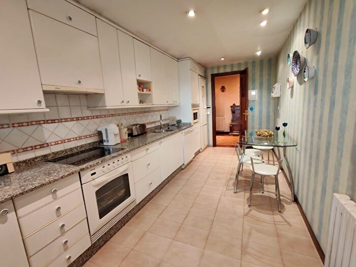 Casas en venta y pisos alquiler - 3