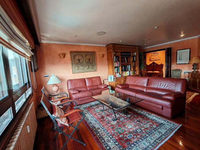 Casas en venta y pisos alquiler - 1