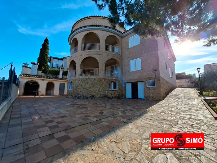 Casa en venta en Benifaió, Valencia de 5 habitaciones