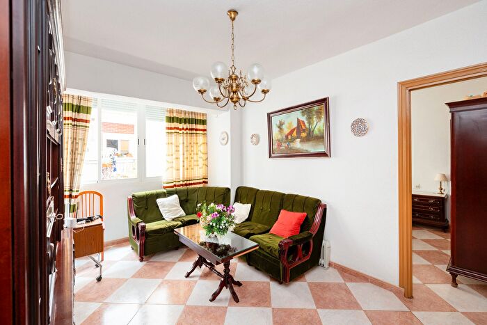 Casas en venta y pisos alquiler - 3