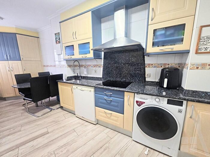 Casas en venta y pisos alquiler - 2