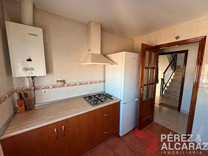 Casas en venta y pisos alquiler - 3