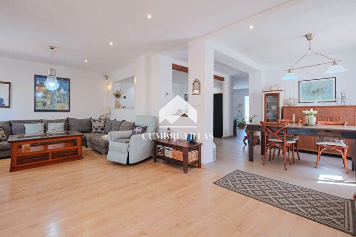Casas en venta y pisos alquiler - 3