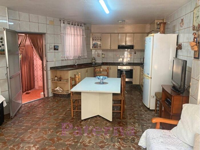 Casas en venta y pisos alquiler - 3
