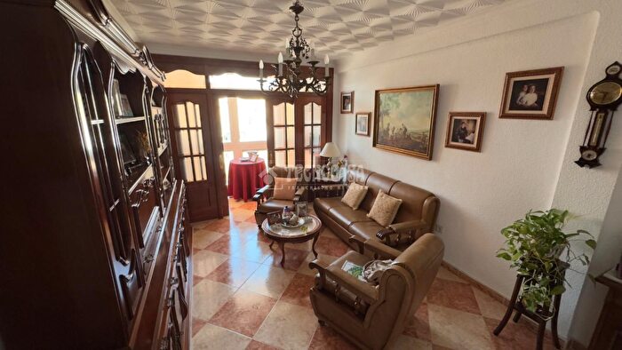 Casas en venta y pisos alquiler - 1