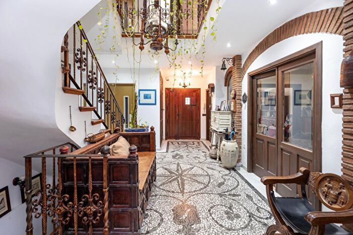 Casas en venta y pisos alquiler - 2