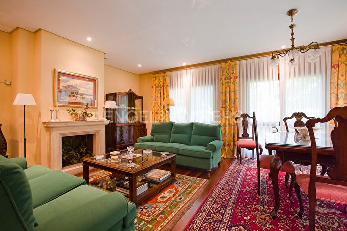 Casas en venta y pisos alquiler - 3