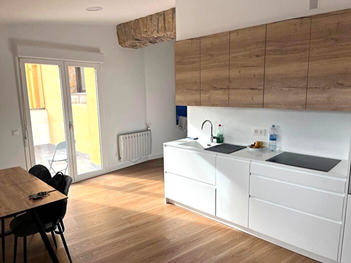 Casas en venta y pisos alquiler - 1