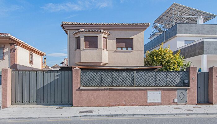 Casa en venta en Ogíjares, Granada de 3 habitaciones
