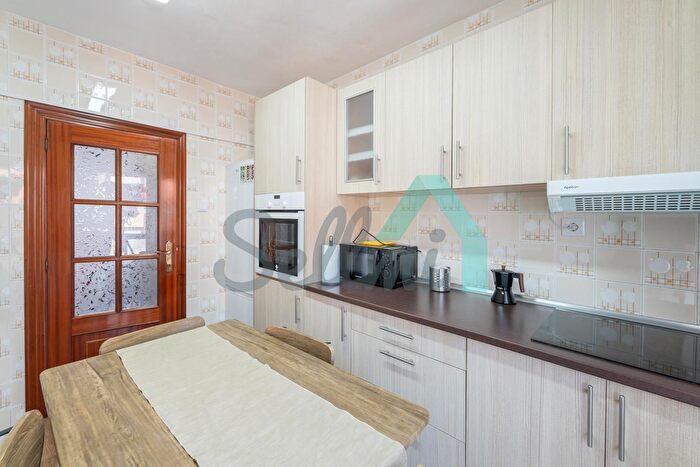 Casas en venta y pisos alquiler - 3