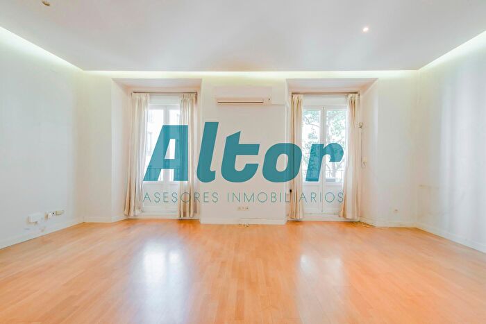 Casas en venta y pisos alquiler - 1