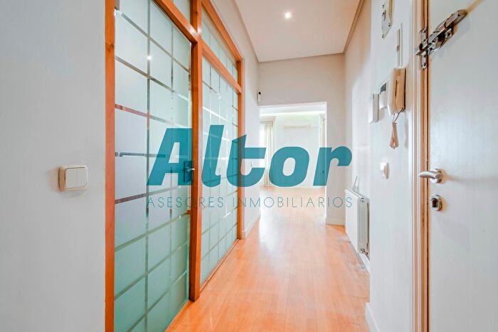 Casas en venta y pisos alquiler - 3