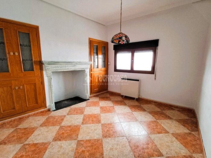 Casas en venta y pisos alquiler - 3