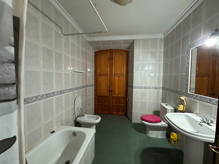 Casas en venta y pisos alquiler - 3