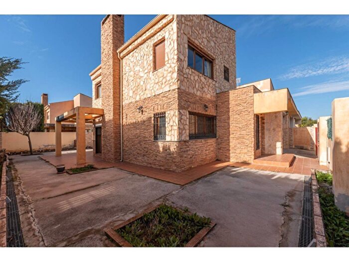 Casas en venta y pisos alquiler - 1