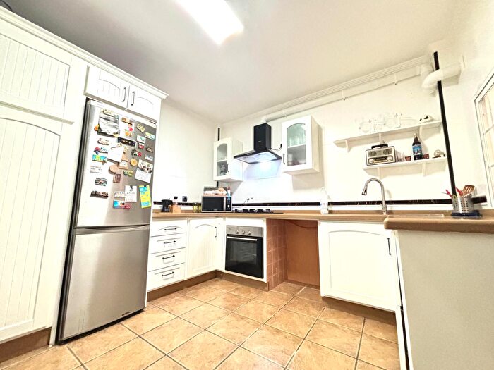 Casas en venta y pisos alquiler - 2