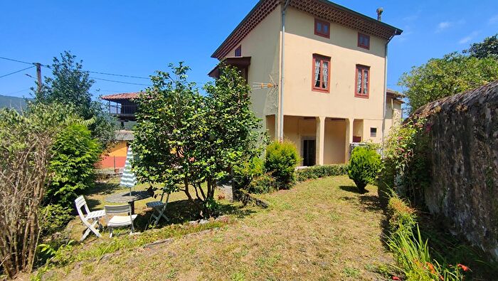 Casa en venta en Pravia, Asturias de 5 habitaciones