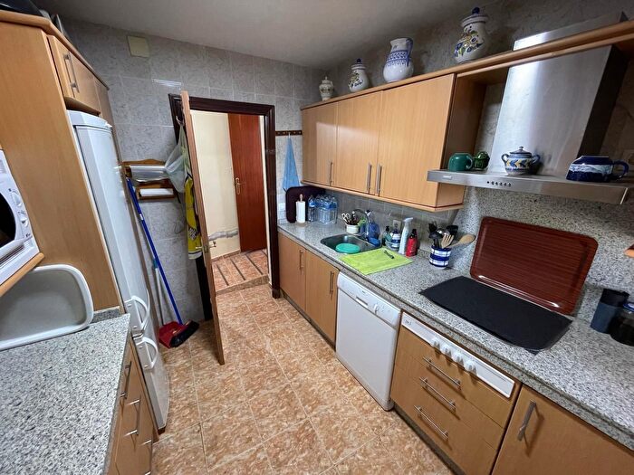 Casas en venta y pisos alquiler - 3