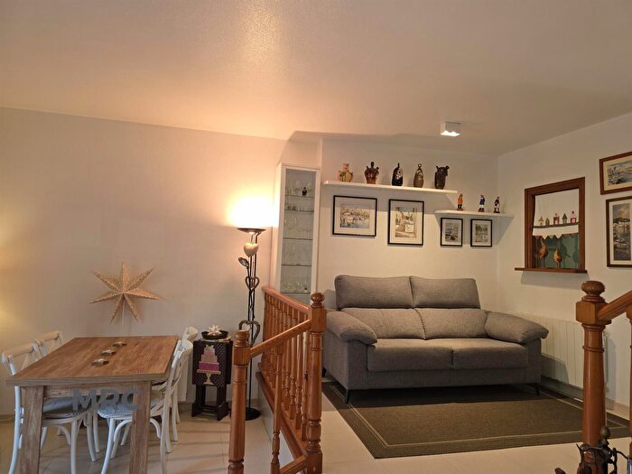 Casas en venta y pisos alquiler - 3