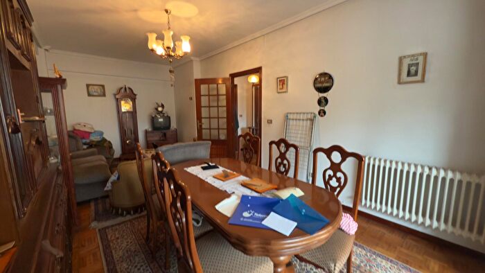 Casas en venta y pisos alquiler - 3