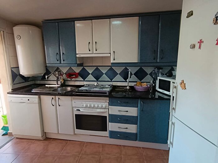 Casas en venta y pisos alquiler - 3