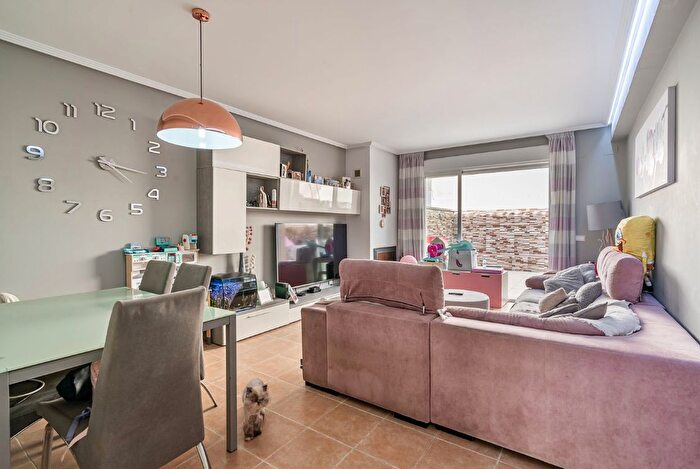 Casas en venta y pisos alquiler - 1