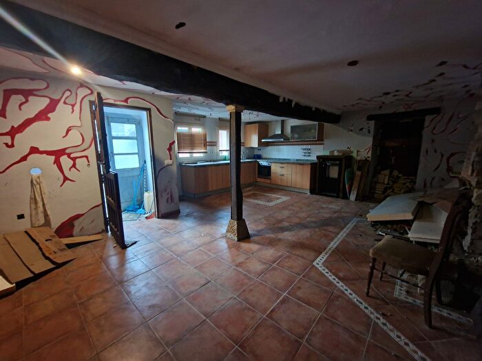 Casas en venta y pisos alquiler - 1