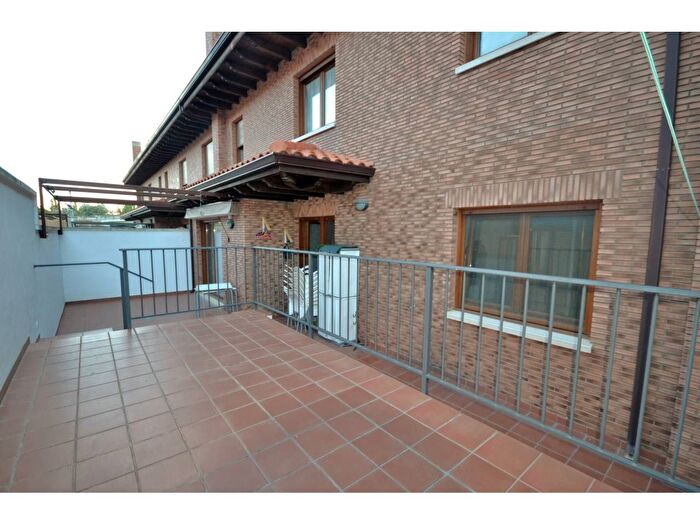 Casas en venta y pisos alquiler - 2